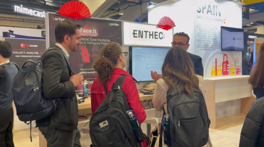 Visitantes en el stand de Enthec RSAC25
