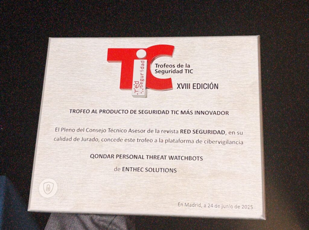 Red Seguridad Trophy Plaque